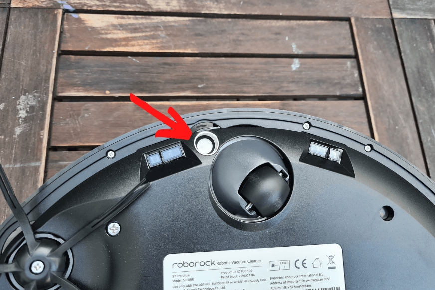 The Roborock S7 Pro Ultra's carpet detection sensor can be seen in the close-up view.