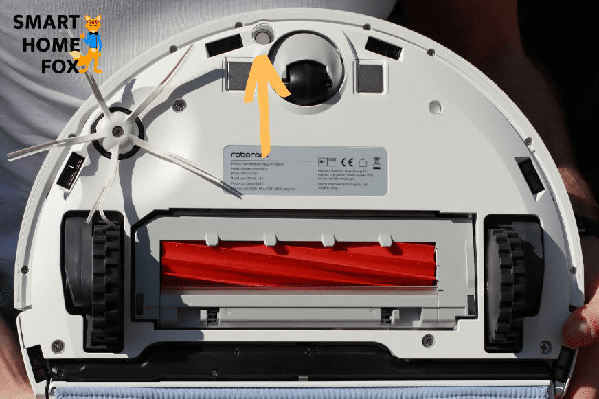Close-up of Roborock S7's ultrasonic sensor for carpet detection