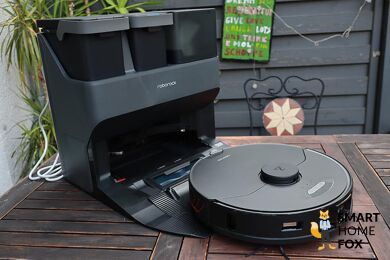 Roborock S7 MaxV Ultra robot vacuum and auto empty station.
