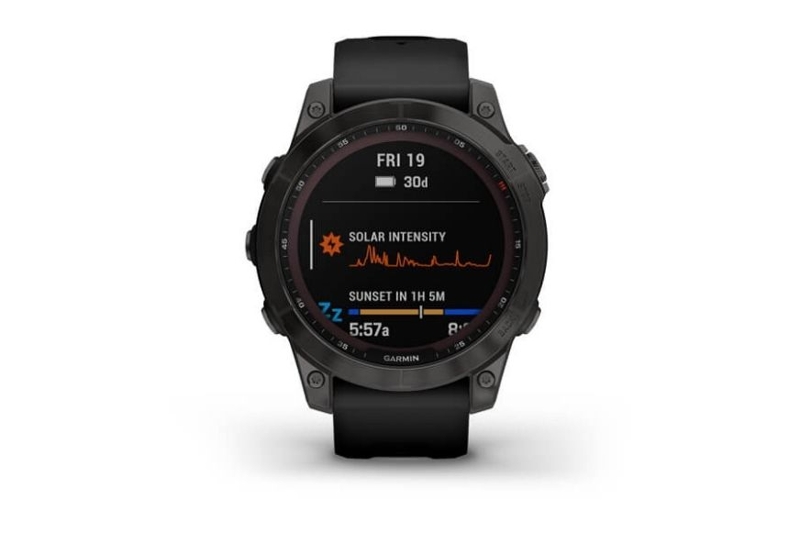 You can see the Garmin Fenix 7.