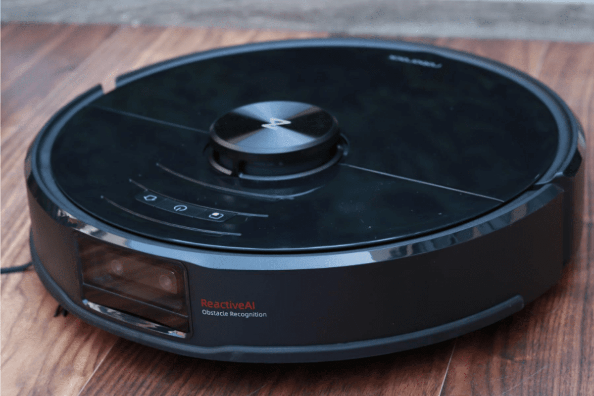 Roborock S6 MaxV Review: A Robot Vac That Avoids Dog Poop